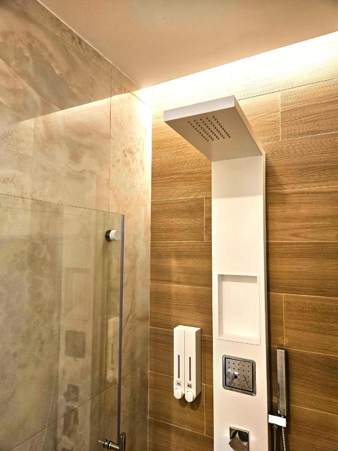 ليتشي Astoria Supreme - Modern Boutique Suites المظهر الخارجي الصورة