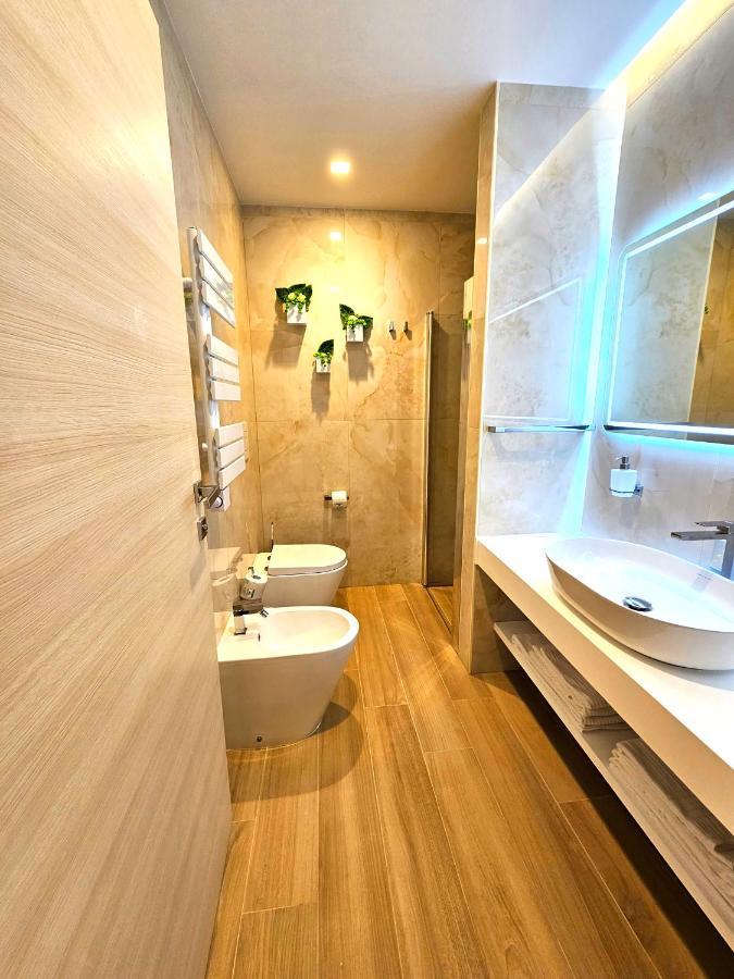 ليتشي Astoria Supreme - Modern Boutique Suites المظهر الخارجي الصورة